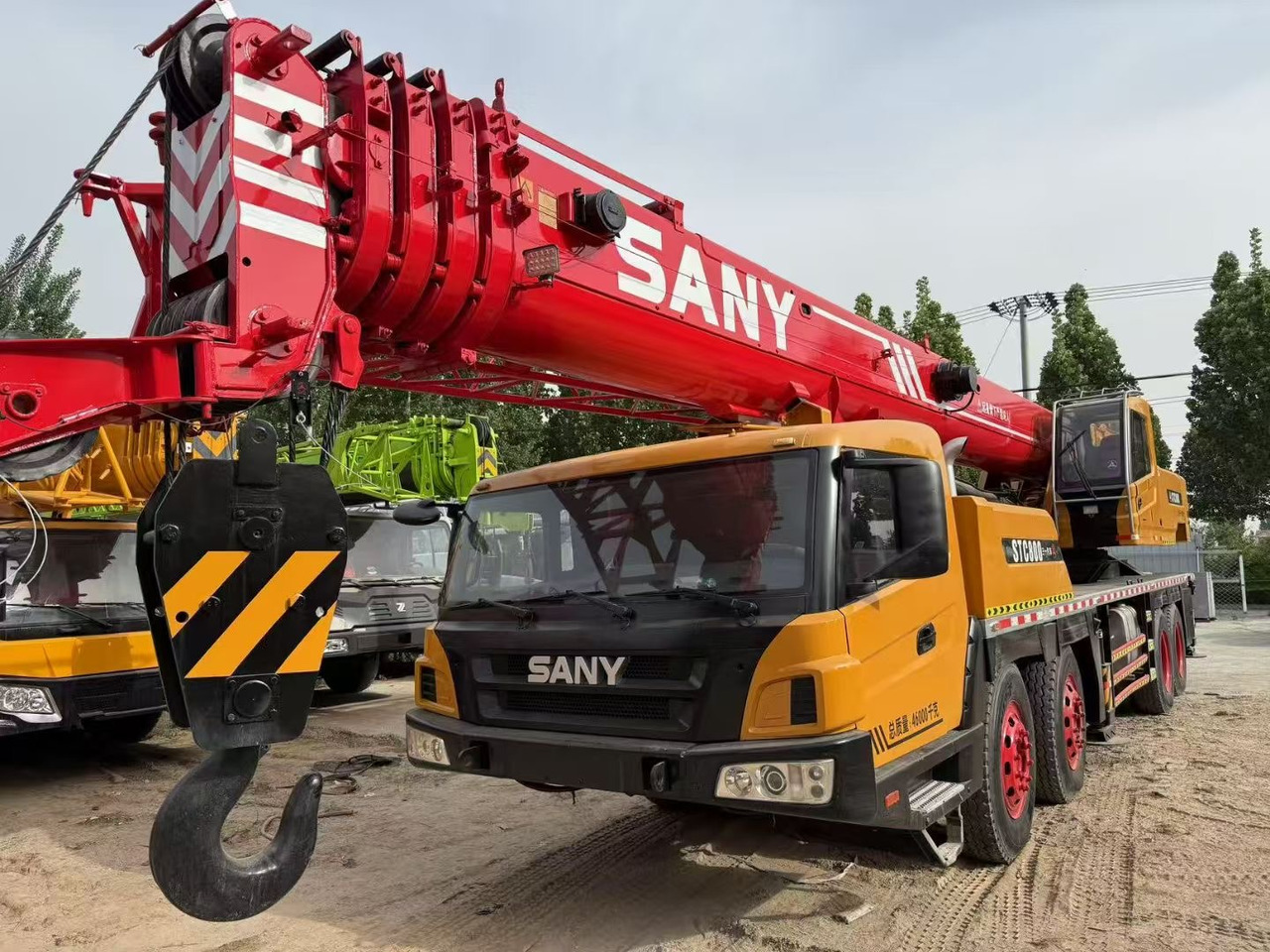 SANY STC800 STC800E STC800T STC80T5 STC800H STC750 75 ton 80ton truck crane - Autódaru: 1 kép. SANY STC800 STC800E STC800T STC80T5 STC800H STC750 75 ton 80ton truck crane - Autódaru: 1 kép.