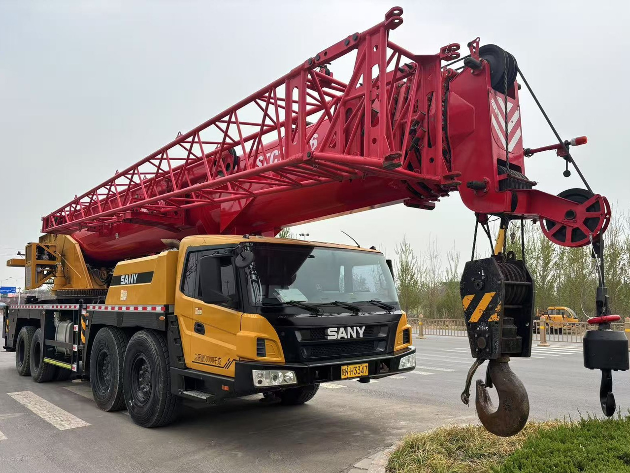 SANY STC800T6 STC80T6 STC800T5 STC80T5 STC500 50ton 80ton truck crane - Autódaru: 2 kép. SANY STC800T6 STC80T6 STC800T5 STC80T5 STC500 50ton 80ton truck crane - Autódaru: 2 kép.