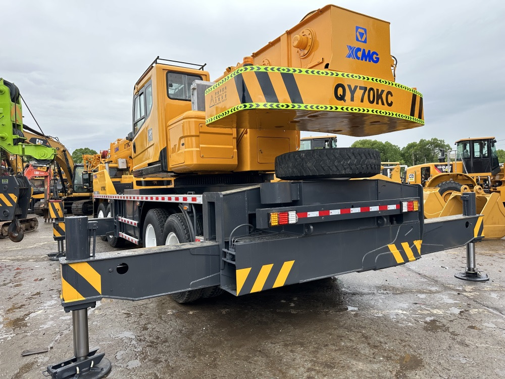 XCMG 70 ton QY70KC XCT75 QY75K QY70KS QY50KC QY100K xct80 truck crane - Autódaru: 5 kép. XCMG 70 ton QY70KC XCT75 QY75K QY70KS QY50KC QY100K xct80 truck crane - Autódaru: 5 kép.