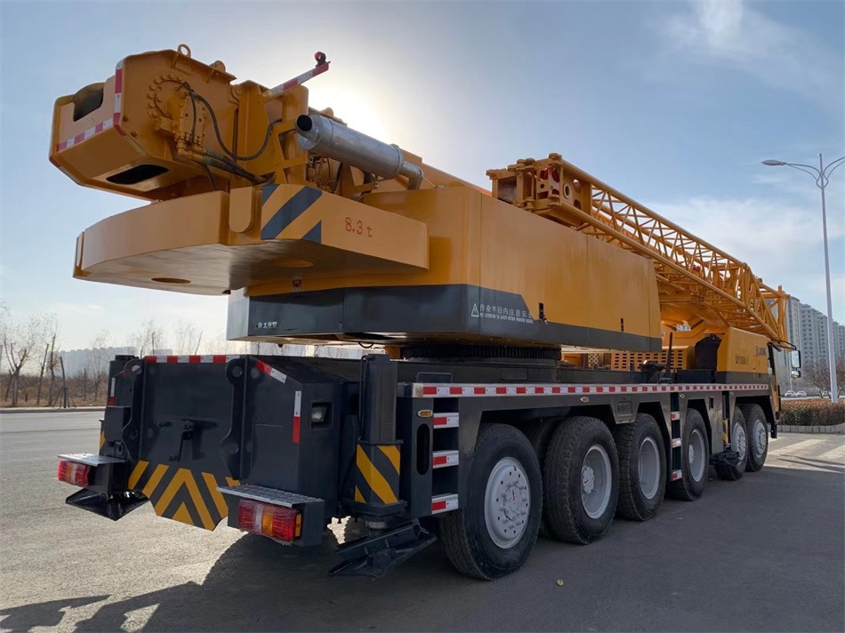 XCMG QY100K 100 ton truck crane - Autódaru: 4 kép. XCMG QY100K 100 ton truck crane - Autódaru: 4 kép.