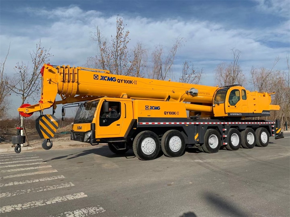 XCMG QY100K 100TON - Autódaru: 1 kép. XCMG QY100K 100TON - Autódaru: 1 kép.