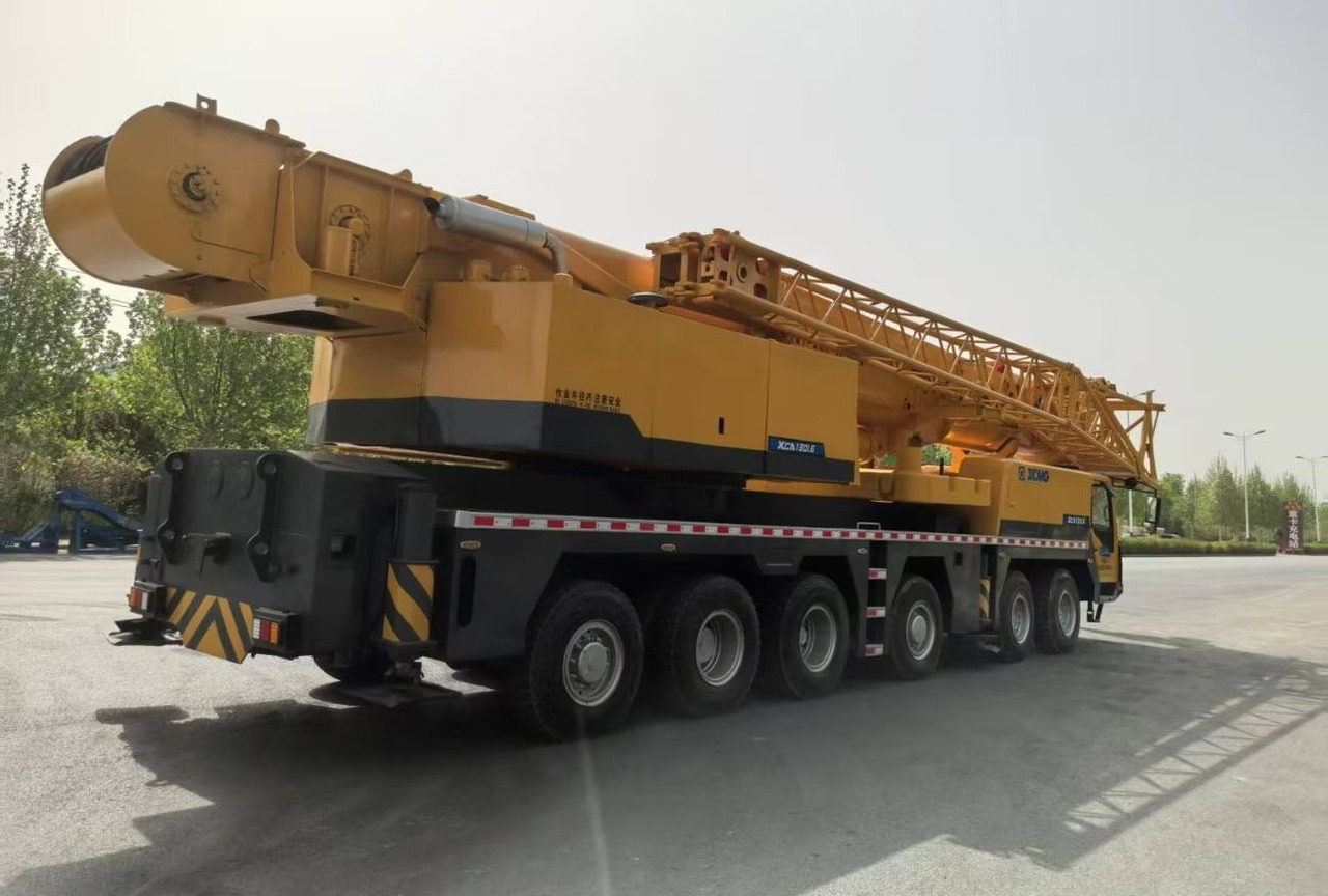 XCMG QY130K 130 ton 120 ton 140ton 150ton 160ton 200t truck crane - Autódaru: 4 kép. XCMG QY130K 130 ton 120 ton 140ton 150ton 160ton 200t truck crane - Autódaru: 4 kép.