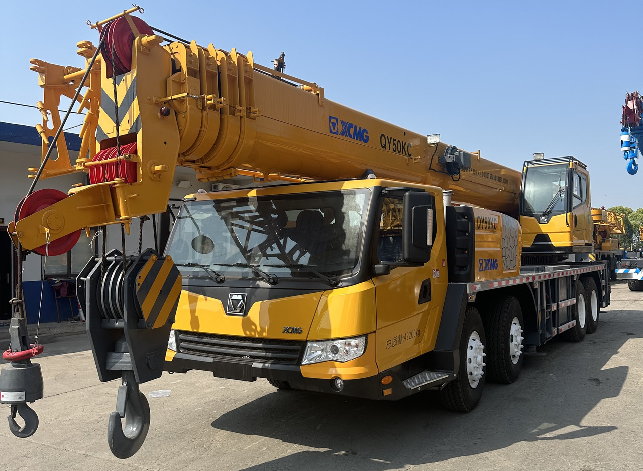 XCMG QY50KC 50 Ton 55ton 70t 100t 130t 160t 200t 240t 300t truck crane - Autódaru: 2 kép. XCMG QY50KC 50 Ton 55ton 70t 100t 130t 160t 200t 240t 300t truck crane - Autódaru: 2 kép.