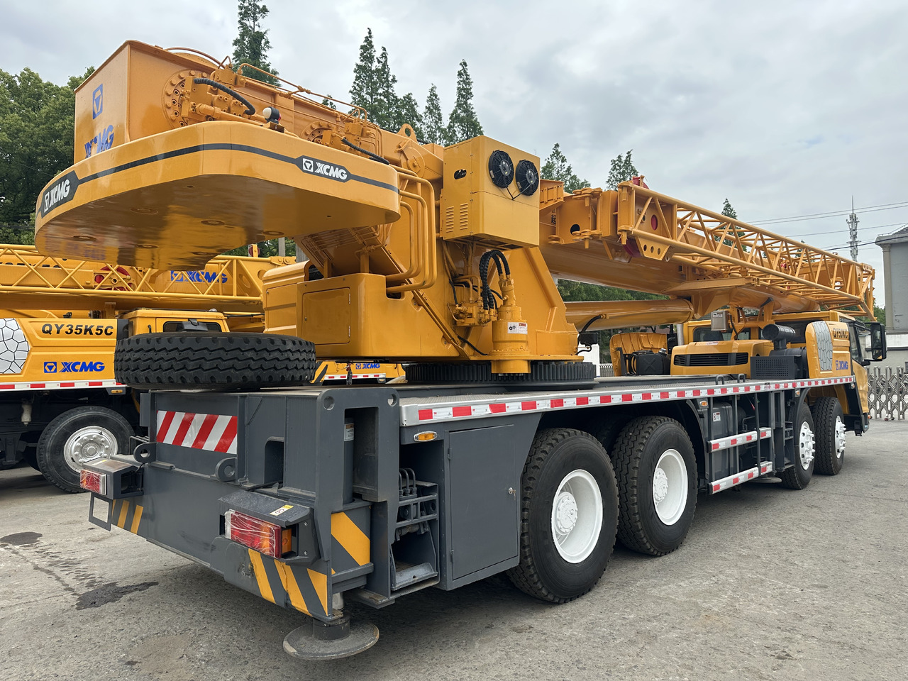 XCMG QY50KC 50 Ton 55ton truck crane - Autódaru: 3 kép. XCMG QY50KC 50 Ton 55ton truck crane - Autódaru: 3 kép.
