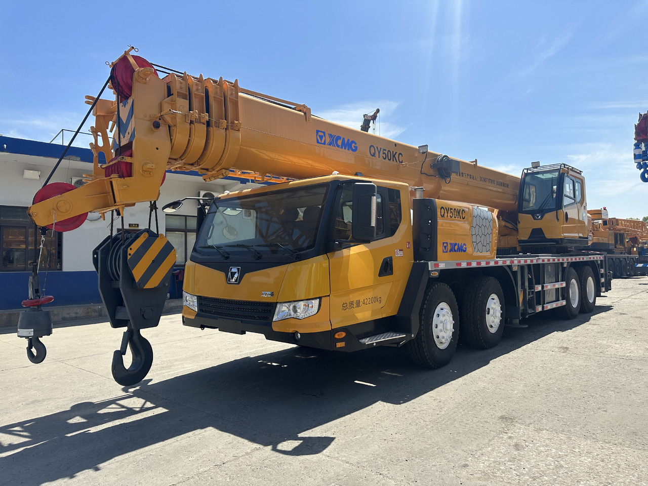 XCMG QY50KC QY50KA 50 ton truck crane - Autódaru: 4 kép. XCMG QY50KC QY50KA 50 ton truck crane - Autódaru: 4 kép.