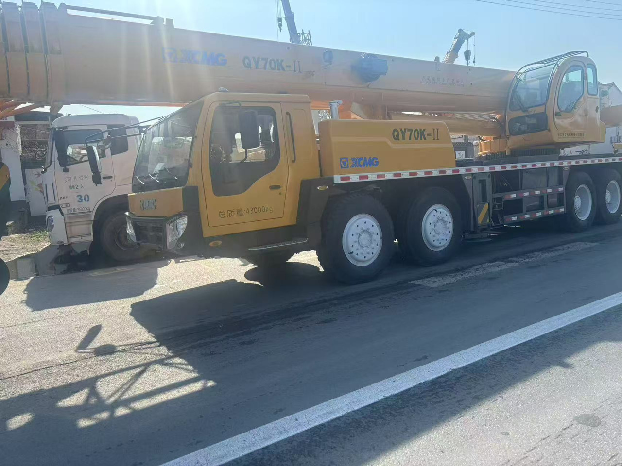 XCMG QY70K-1 QY70K QY80K 70ton 80ton Used Truck Mobile Crane - Autódaru: 2 kép. XCMG QY70K-1 QY70K QY80K 70ton 80ton Used Truck Mobile Crane - Autódaru: 2 kép.