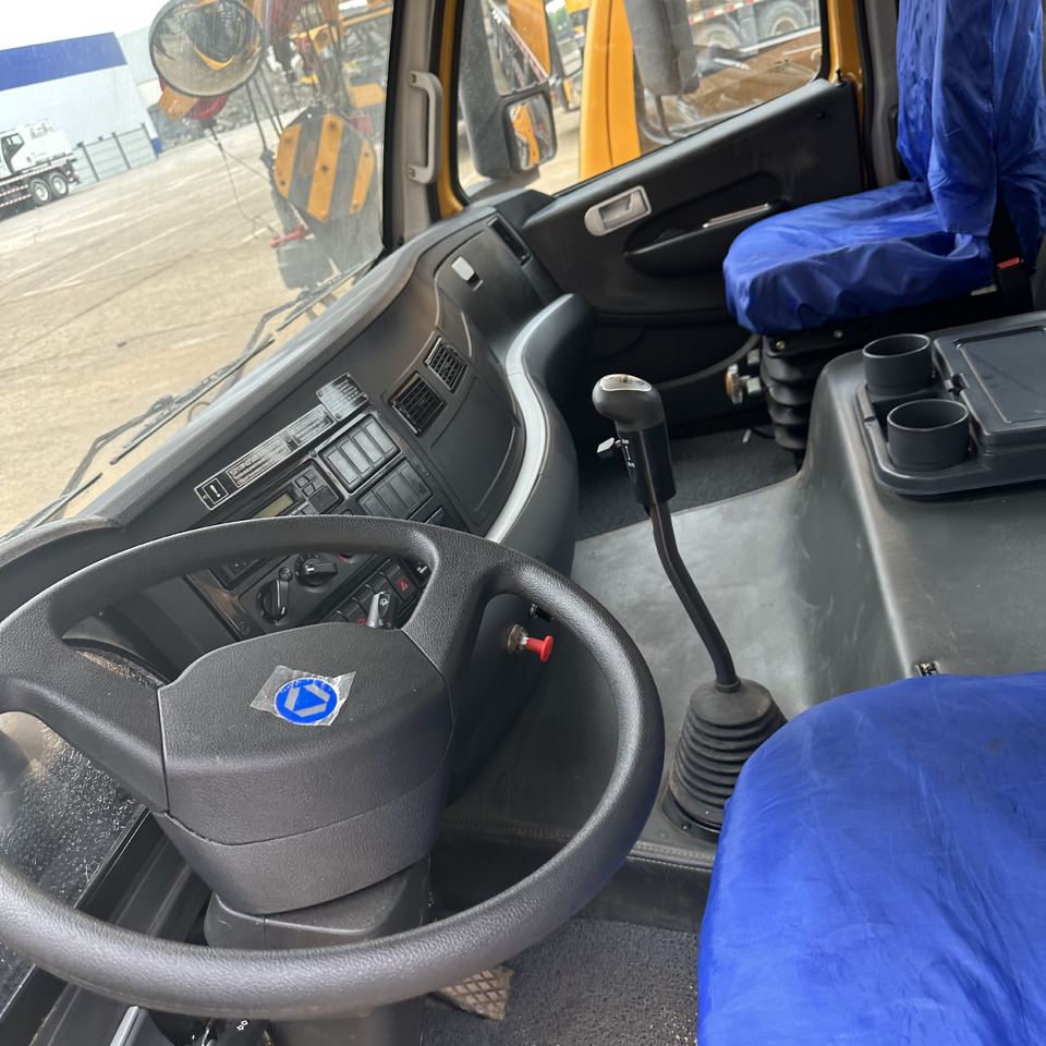 XCMG XCT25L5 QY25K5D QY25K5C QY25K5-I 25ton Used crane - Autódaru: 5 kép. XCMG XCT25L5 QY25K5D QY25K5C QY25K5-I 25ton Used crane - Autódaru: 5 kép.