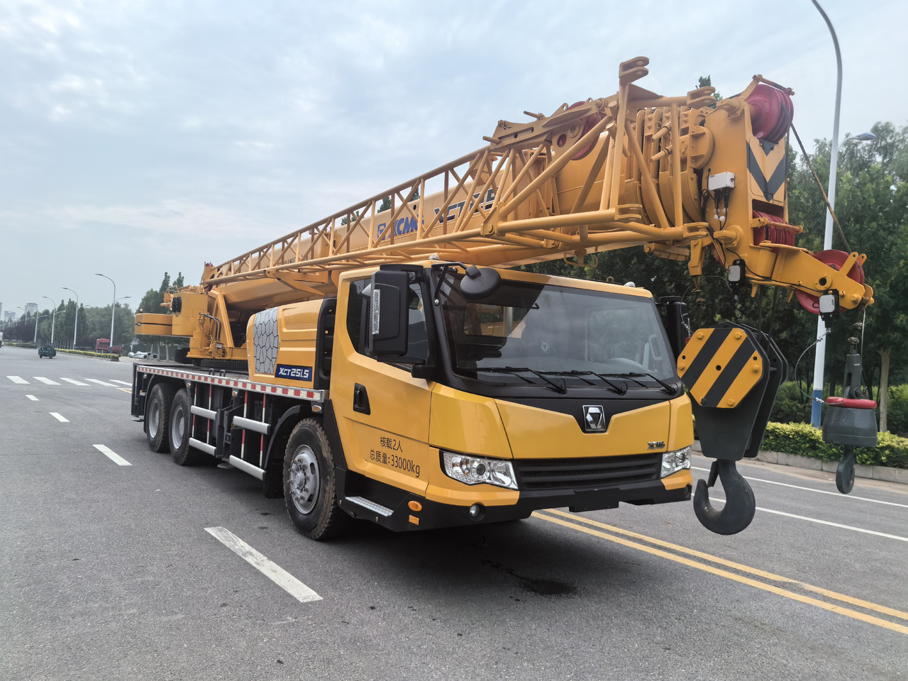 XCMG XCT25L5 QY25K5D QY25K5C QY25K5-I 25ton Used crane - Autódaru: 2 kép. XCMG XCT25L5 QY25K5D QY25K5C QY25K5-I 25ton Used crane - Autódaru: 2 kép.