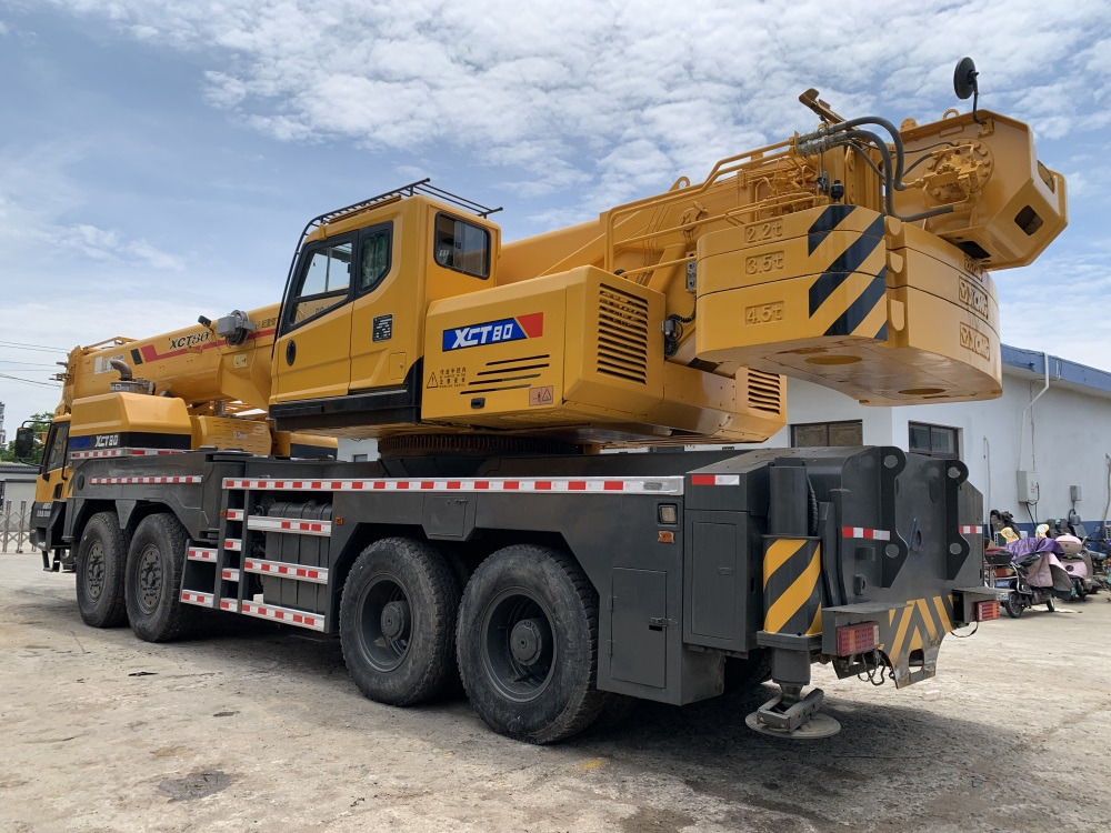 XCMG XCT80L5 XCT80 QY80K 80 ton truck crane - Autódaru: 3 kép. XCMG XCT80L5 XCT80 QY80K 80 ton truck crane - Autódaru: 3 kép.