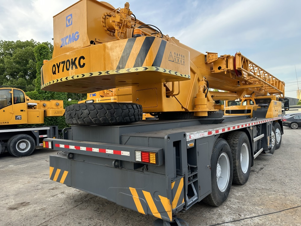 XCMG qy70kc xct75 qy75kc 70ton 75 ton 80 ton 85 ton 90 ton 100 ton 110 ton 130 ton truck crane - Autódaru: 4 kép. XCMG qy70kc xct75 qy75kc 70ton 75 ton 80 ton 85 ton 90 ton 100 ton 110 ton 130 ton truck crane - Autódaru: 4 kép.