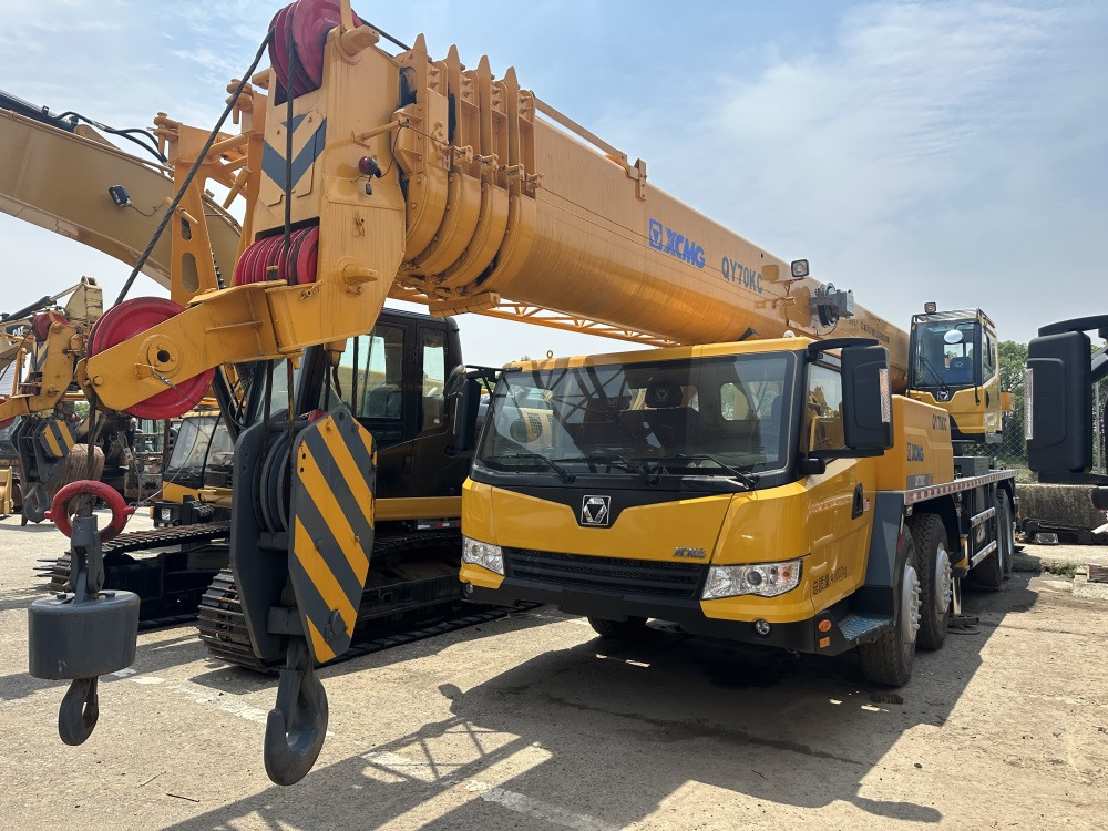 XCMG qy70kc xct75 qy75kc 70ton 75 ton 80 ton 85 ton 90 ton 100 ton 110 ton 130 ton truck crane - Autódaru: 1 kép. XCMG qy70kc xct75 qy75kc 70ton 75 ton 80 ton 85 ton 90 ton 100 ton 110 ton 130 ton truck crane - Autódaru: 1 kép.