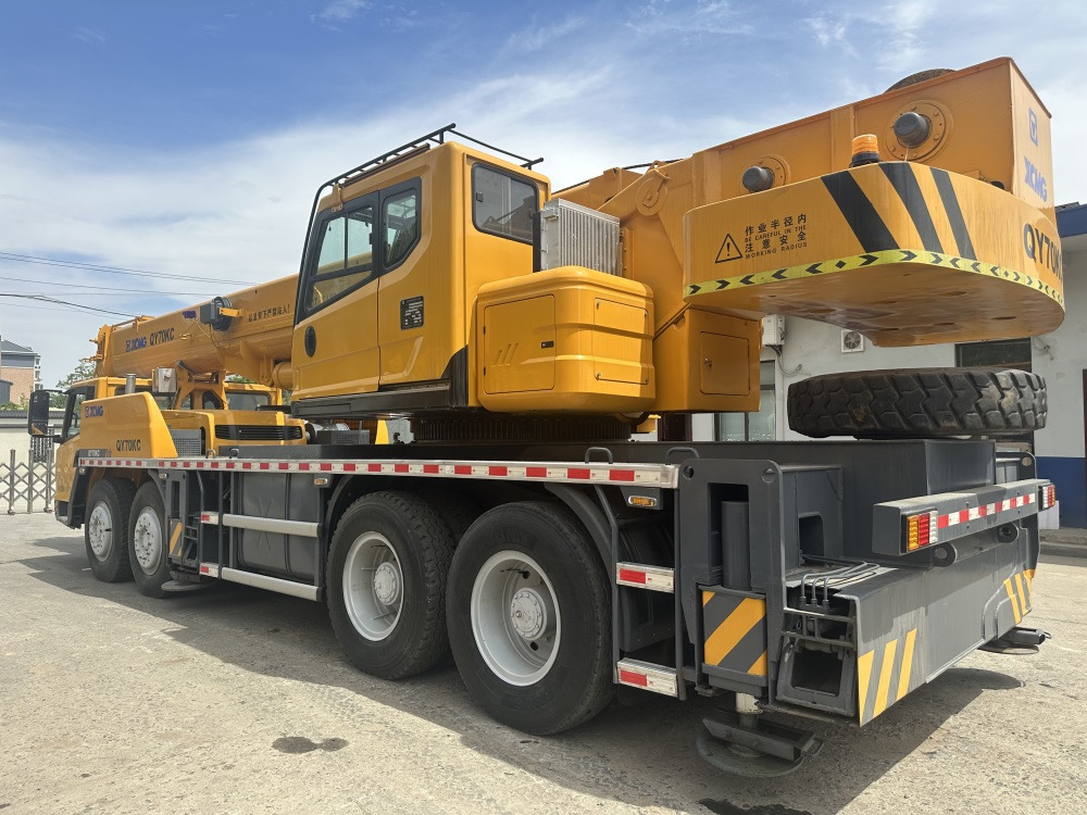 XCMG qy70kc xct75 qy75kc 70ton 75 ton 80 ton 85 ton 90 ton 100 ton 110 ton 130 ton truck crane - Autódaru: 3 kép. XCMG qy70kc xct75 qy75kc 70ton 75 ton 80 ton 85 ton 90 ton 100 ton 110 ton 130 ton truck crane - Autódaru: 3 kép.