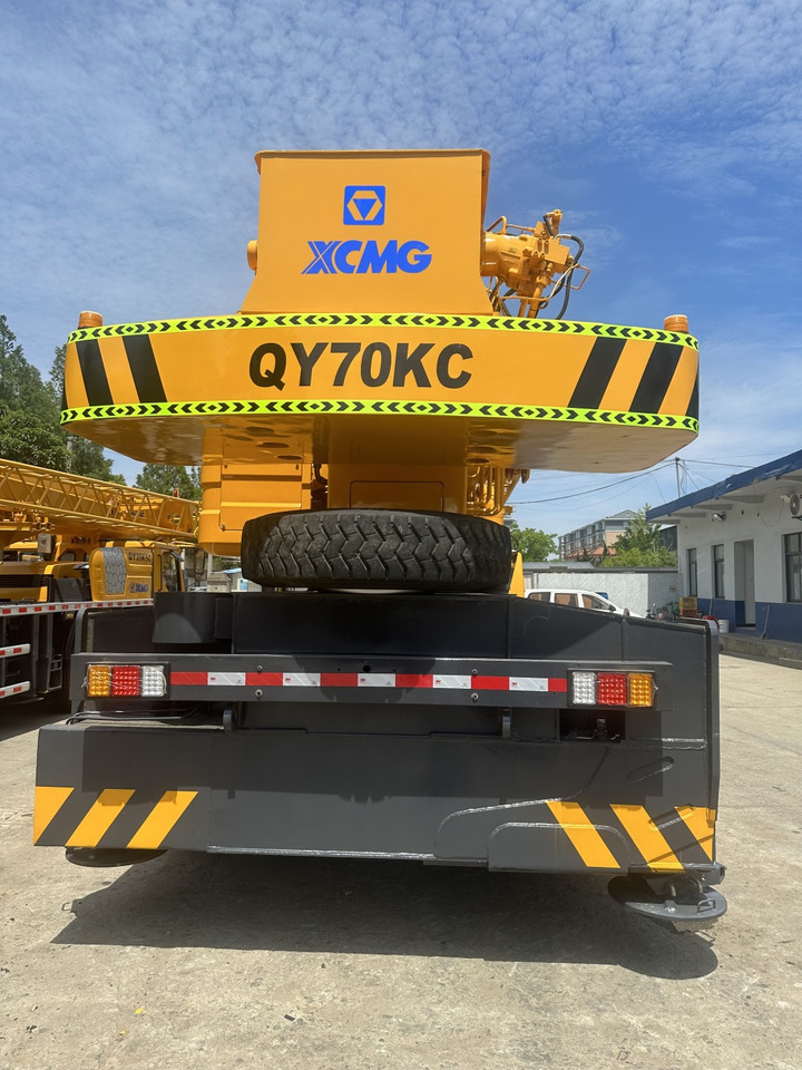 XCMG qy70kc xct75 qy75kc 75 ton truck crane - Autódaru: 5 kép. XCMG qy70kc xct75 qy75kc 75 ton truck crane - Autódaru: 5 kép.