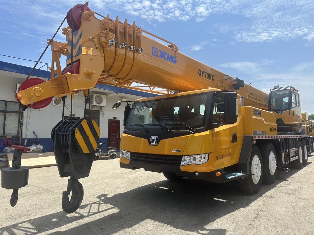 XCMG qy70kc xct75 qy75kc 75 ton truck crane - Autódaru: 1 kép. XCMG qy70kc xct75 qy75kc 75 ton truck crane - Autódaru: 1 kép.
