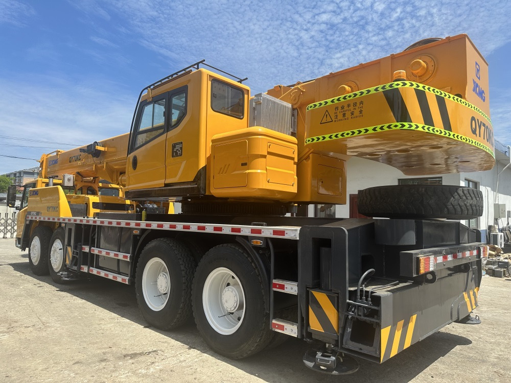 XCMG qy70kc xct75 qy75kc 75 ton truck crane - Autódaru: 3 kép. XCMG qy70kc xct75 qy75kc 75 ton truck crane - Autódaru: 3 kép.