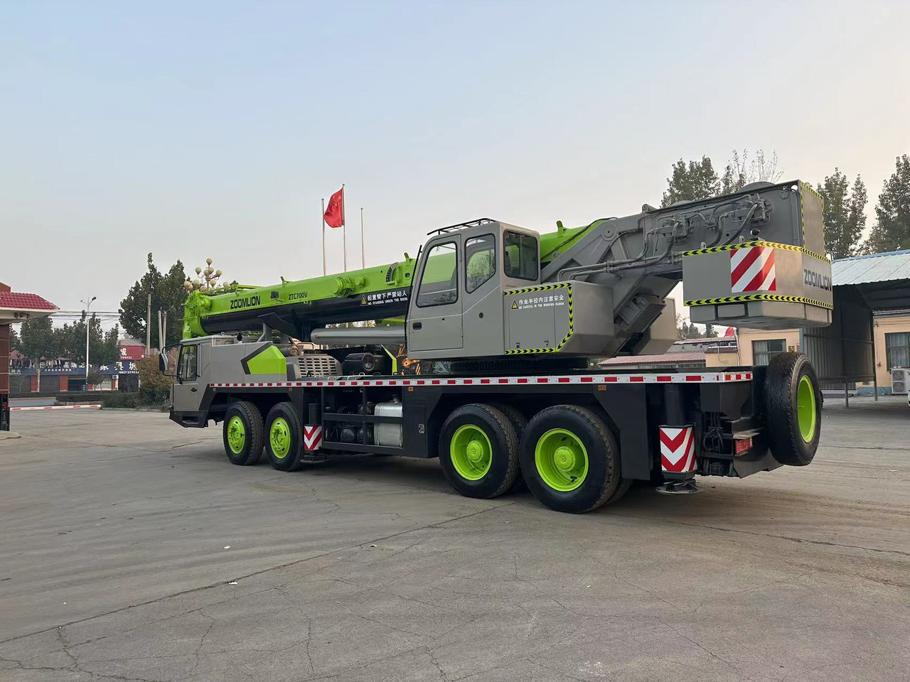 ZOOMLION QY70V ZTC700V 70 ton 50 ton 60 ton 80 ton 90 ton 100 ton truck crane - Autódaru: 2 kép. ZOOMLION QY70V ZTC700V 70 ton 50 ton 60 ton 80 ton 90 ton 100 ton truck crane - Autódaru: 2 kép.