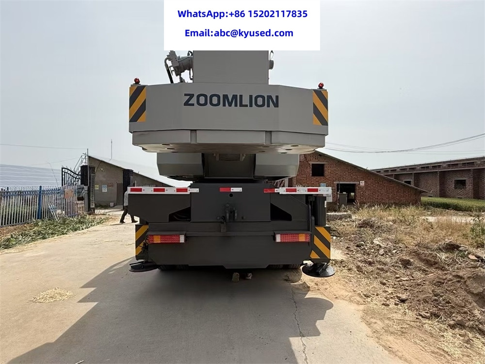 ZOOMLION ZTC700V QY70V 50Ton 70ton truck crane - Autódaru: 5 kép. ZOOMLION ZTC700V QY70V 50Ton 70ton truck crane - Autódaru: 5 kép.