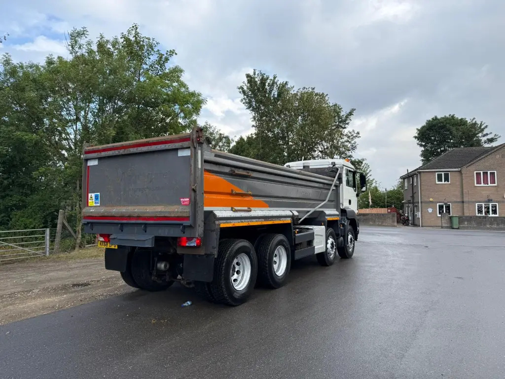 MAN TGS 35.420 8x4 Tipper (UFG) - Billenőplatós teherautó: 2 kép. MAN TGS 35.420 8x4 Tipper (UFG) - Billenőplatós teherautó: 2 kép.
