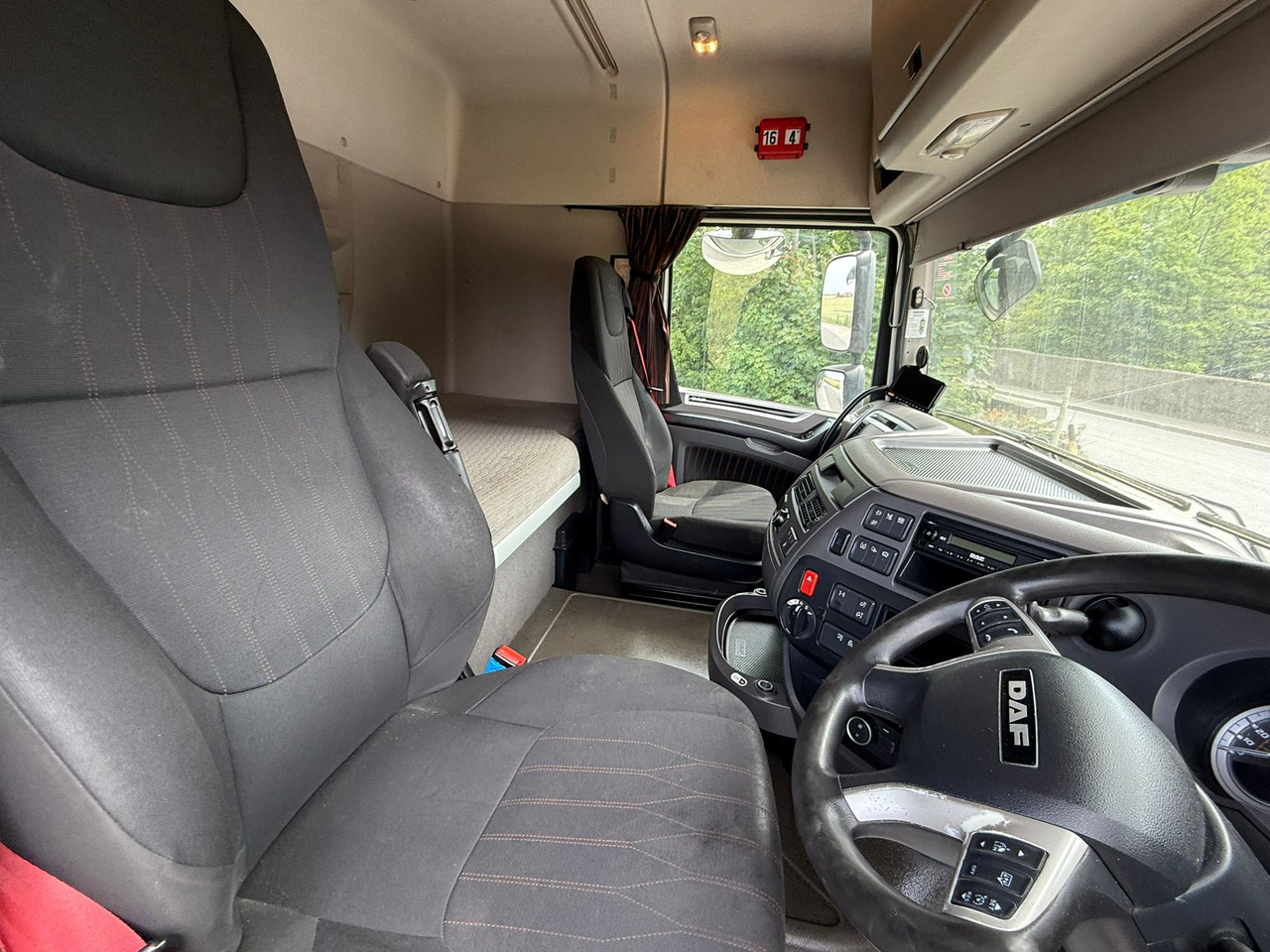 Nyergesvontató DAF XF 105 480 RHD: 19 kép.