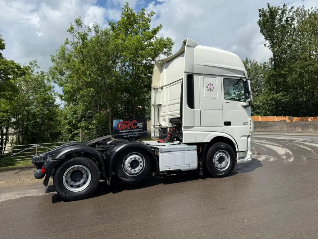 DAF XF 105 - Nyergesvontató: 4 kép. DAF XF 105 - Nyergesvontató: 4 kép.
