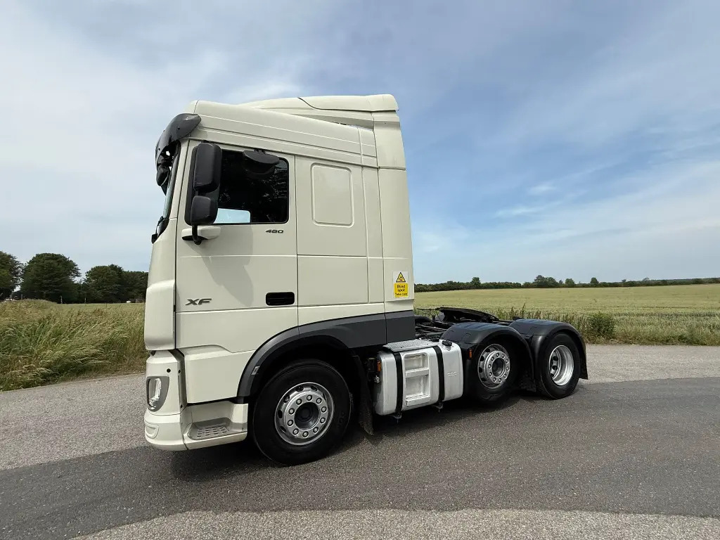 DAF XF 105 - Nyergesvontató: 5 kép. DAF XF 105 - Nyergesvontató: 5 kép.