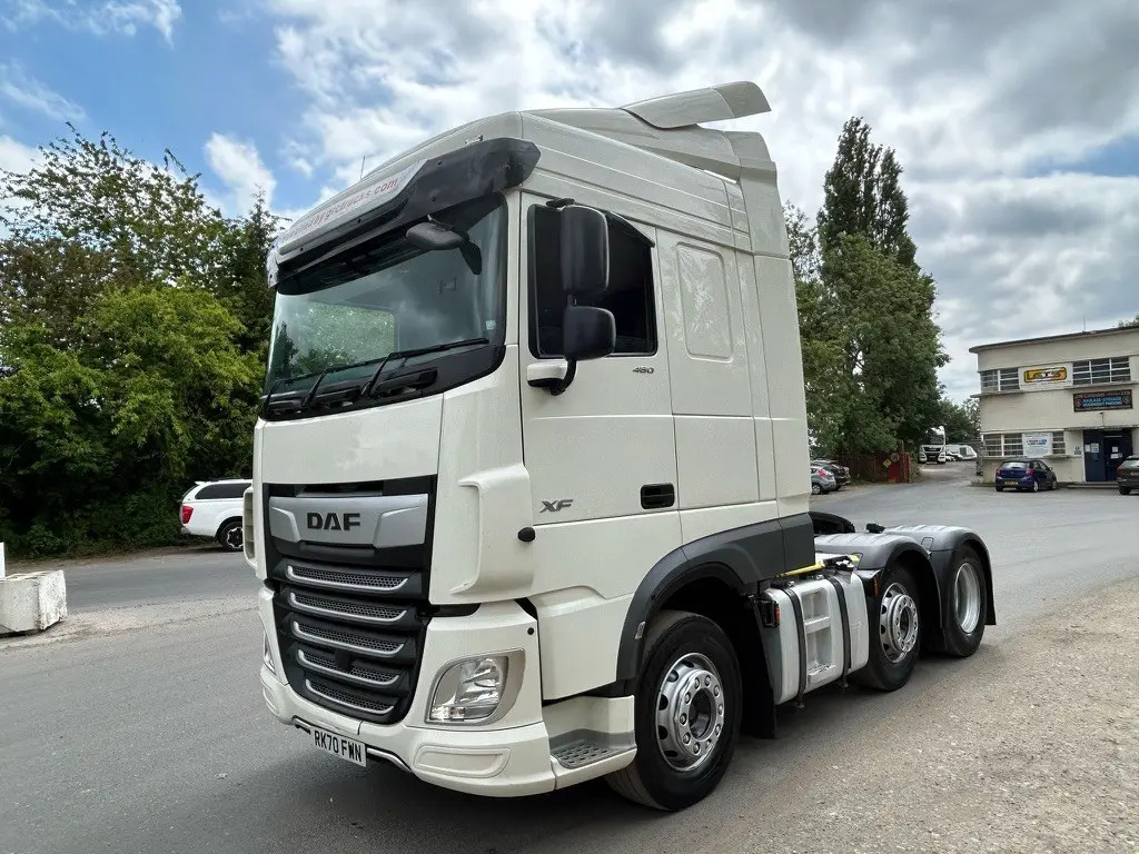 DAF XF 105 - Nyergesvontató: 3 kép. DAF XF 105 - Nyergesvontató: 3 kép.