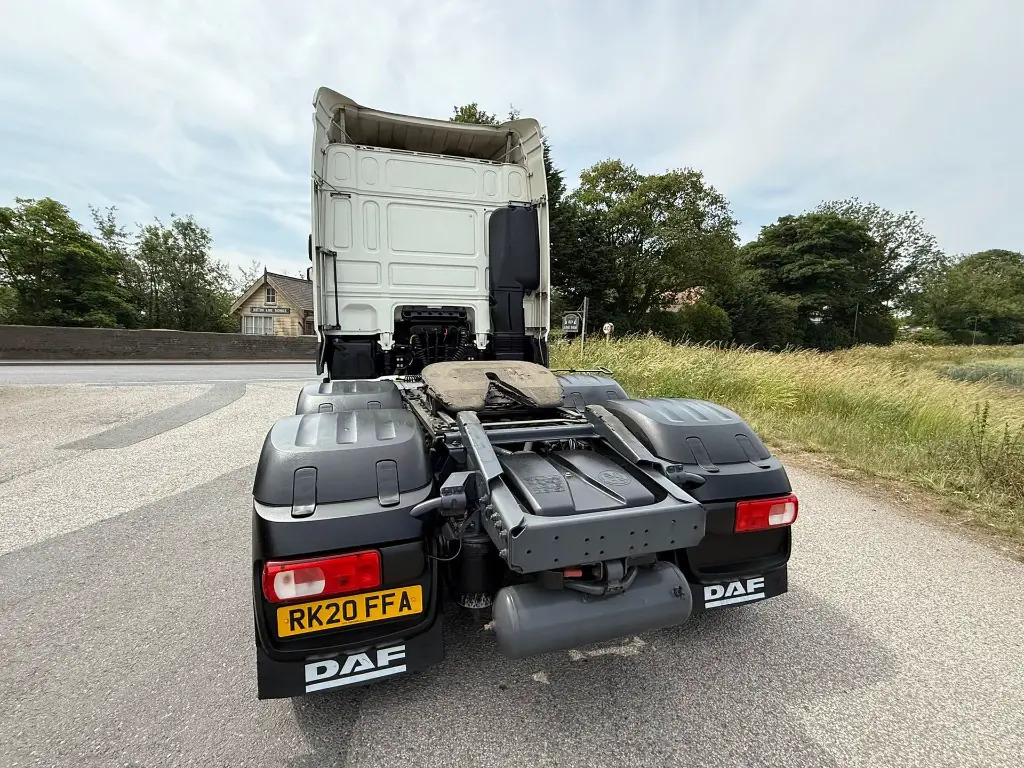 Nyergesvontató DAF XF 105 (FFA): 7 kép.