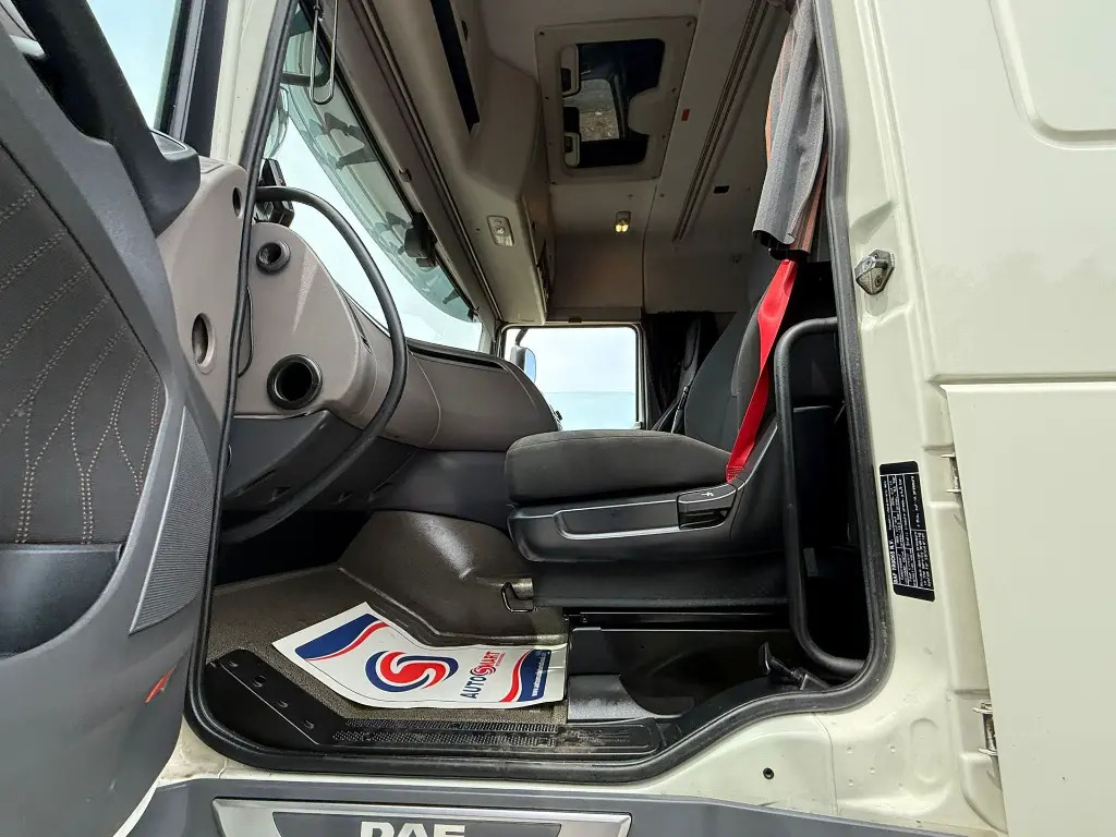 Nyergesvontató DAF XF 105 (FFA): 10 kép.