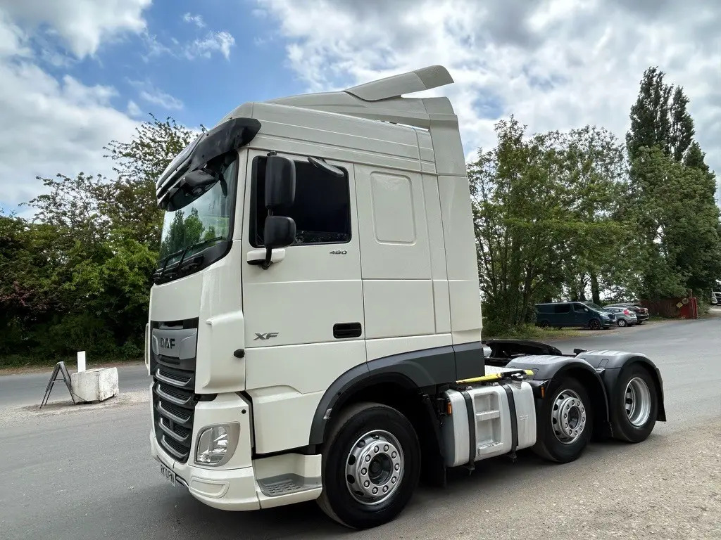 DAF XF 105 (FWN) - Nyergesvontató: 5 kép. DAF XF 105 (FWN) - Nyergesvontató: 5 kép.