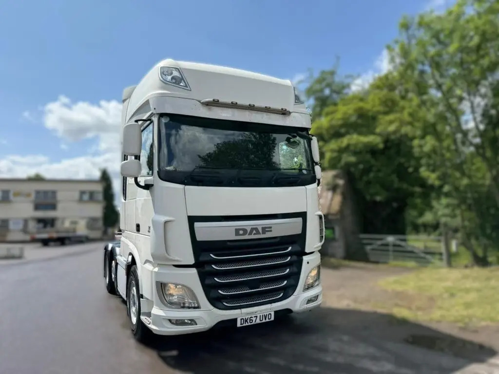 DAF XF 105 (UVO) - Nyergesvontató: 1 kép. DAF XF 105 (UVO) - Nyergesvontató: 1 kép.
