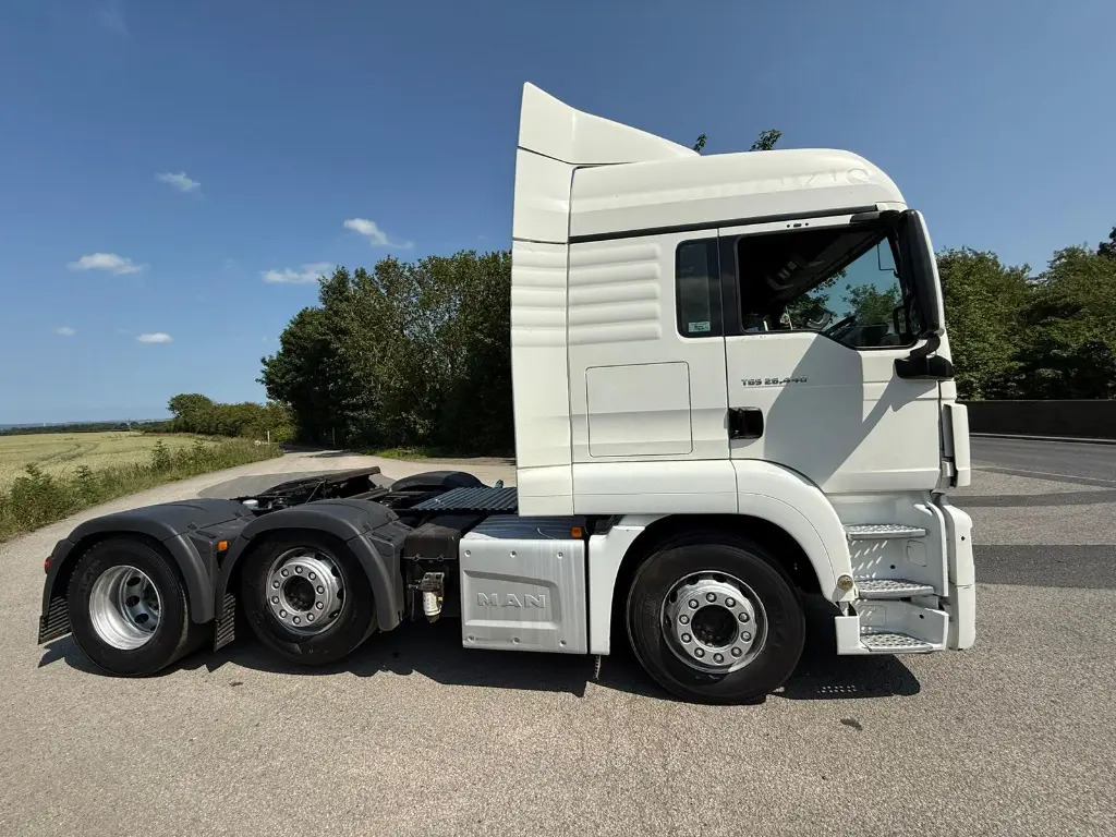 MAN TGS 26.440 6x2 (OUF) - Nyergesvontató: 3 kép. MAN TGS 26.440 6x2 (OUF) - Nyergesvontató: 3 kép.