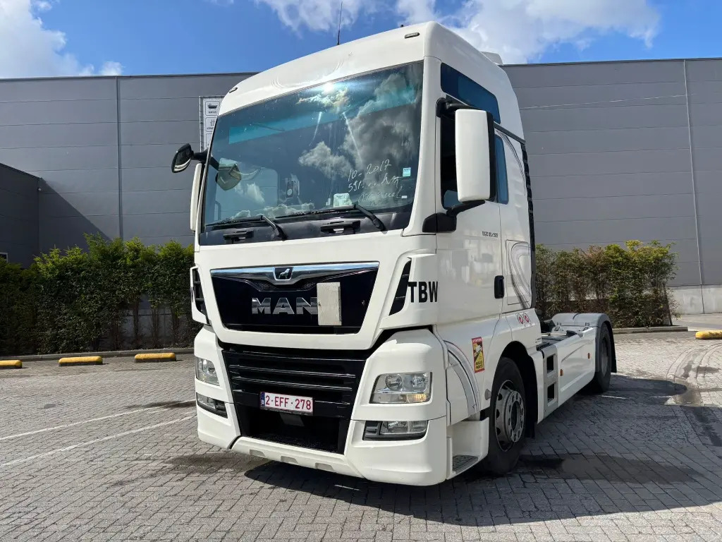 MAN TGX 18.460 XXL - Nyergesvontató: 3 kép. MAN TGX 18.460 XXL - Nyergesvontató: 3 kép.