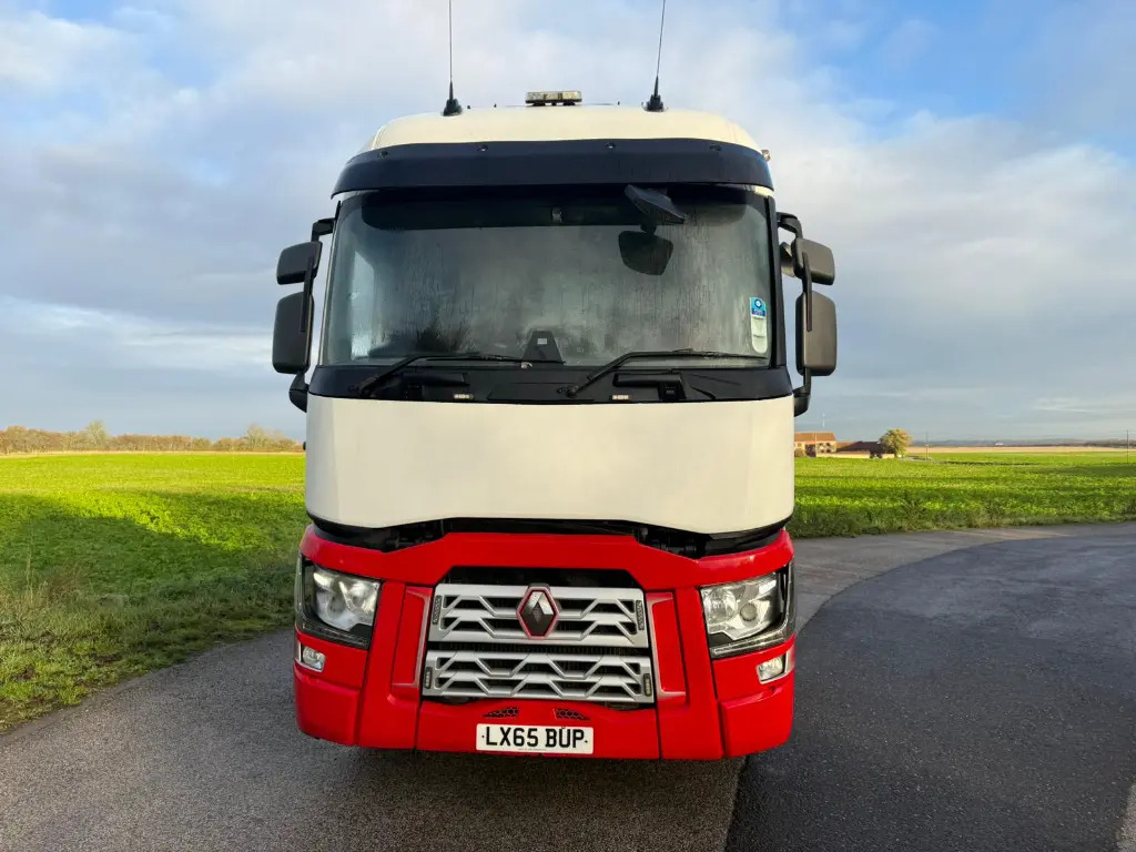 Renault T 460 6x2 - Hydraulics - RHD (BUP) - Nyergesvontató: 4 kép. Renault T 460 6x2 - Hydraulics - RHD (BUP) - Nyergesvontató: 4 kép.