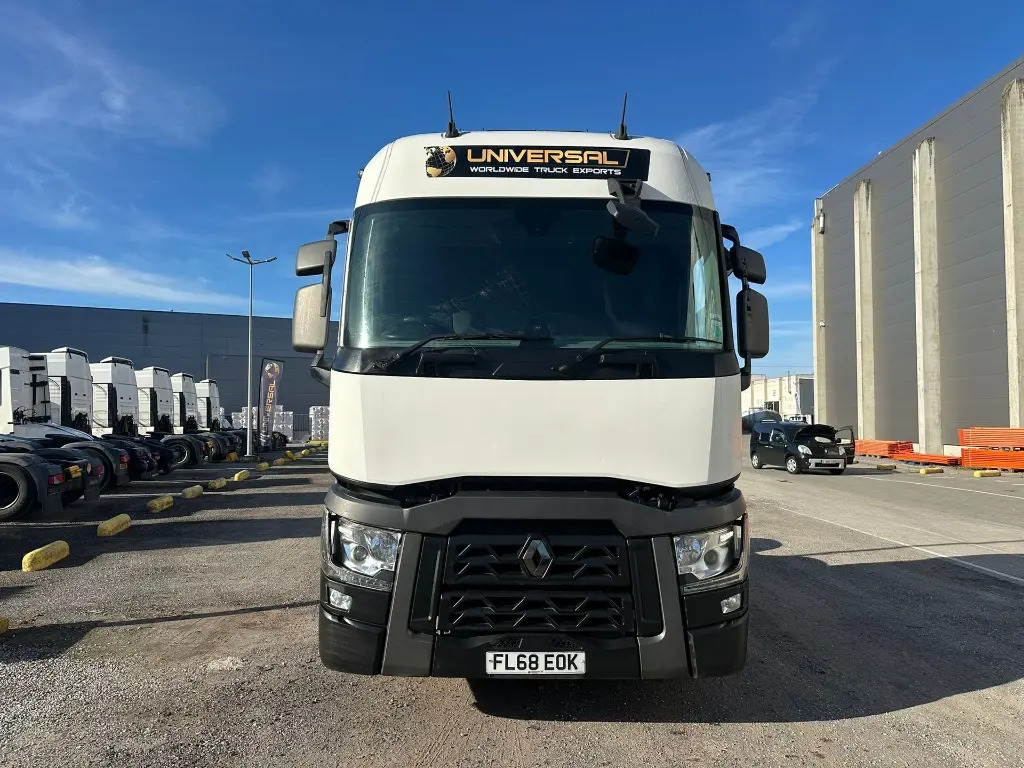 Renault T 460 6x2 - RHD (EOK) - Nyergesvontató: 2 kép. Renault T 460 6x2 - RHD (EOK) - Nyergesvontató: 2 kép.