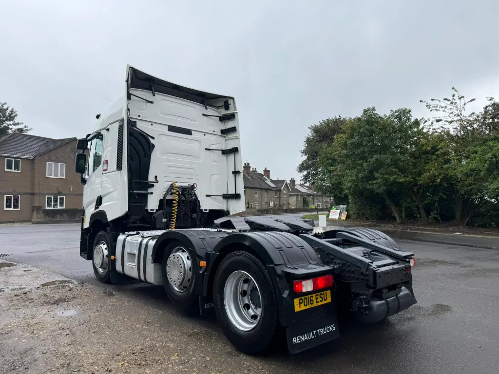 Nyergesvontató Renault T 460 (ESU): 8 kép. Nyergesvontató Renault T 460 (ESU): 8 kép.