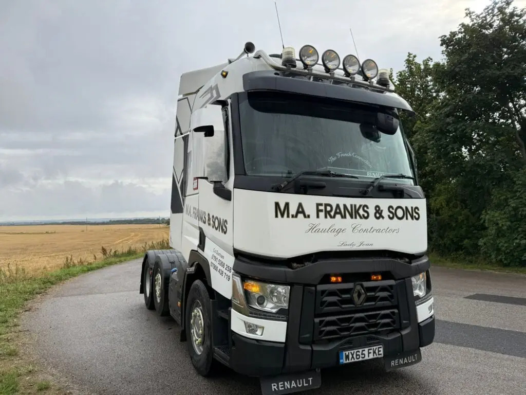 Renault T 460 (FKE) - Nyergesvontató: 4 kép. Renault T 460 (FKE) - Nyergesvontató: 4 kép.