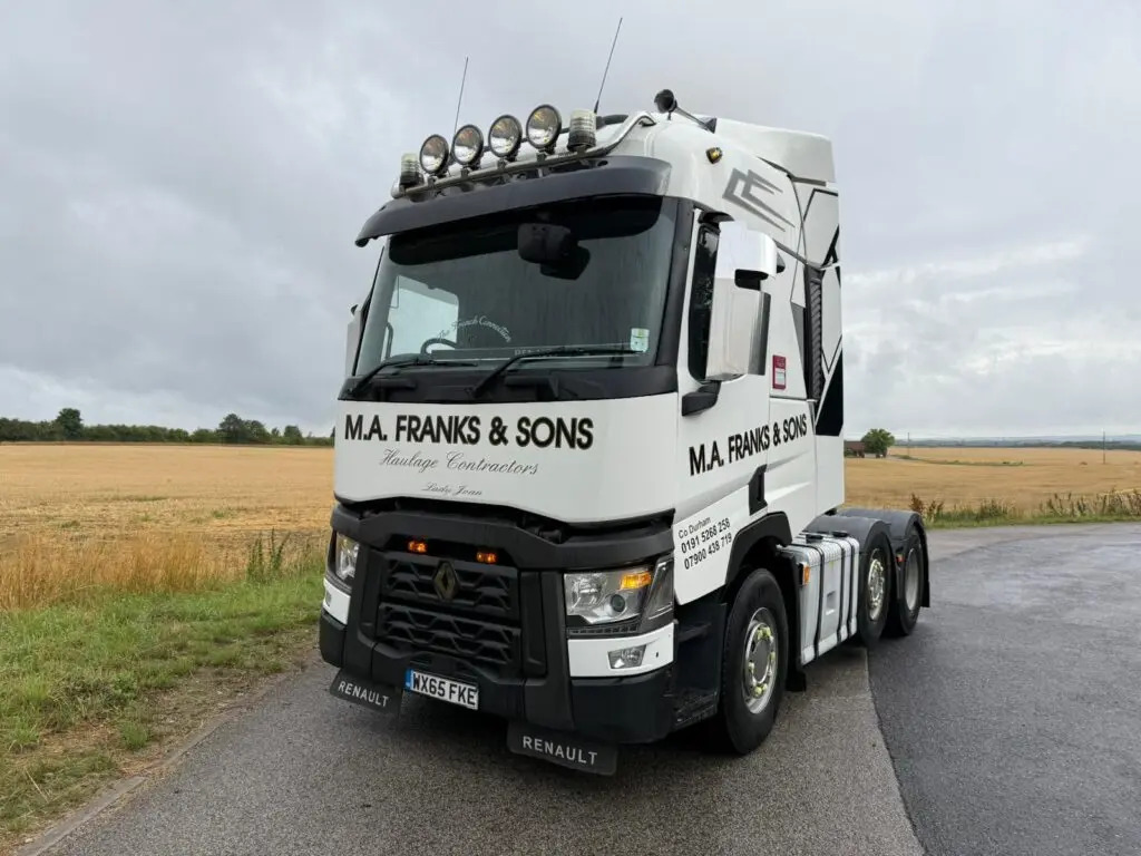 Renault T 460 (FKE) - Nyergesvontató: 2 kép. Renault T 460 (FKE) - Nyergesvontató: 2 kép.