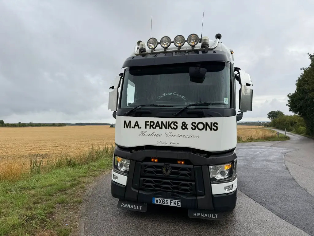 Renault T 460 (FKE) - Nyergesvontató: 3 kép. Renault T 460 (FKE) - Nyergesvontató: 3 kép.