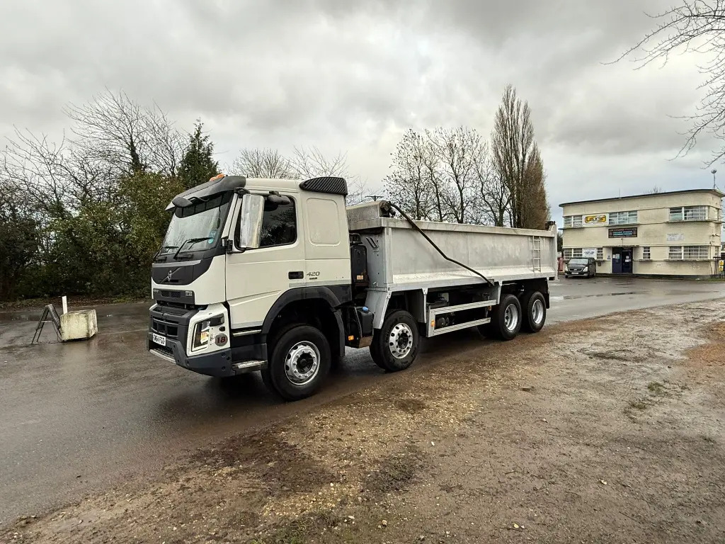 Volvo FMX 420 8x4 Tipper - RHD - Billenőplatós teherautó: 3 kép. Volvo FMX 420 8x4 Tipper - RHD - Billenőplatós teherautó: 3 kép.