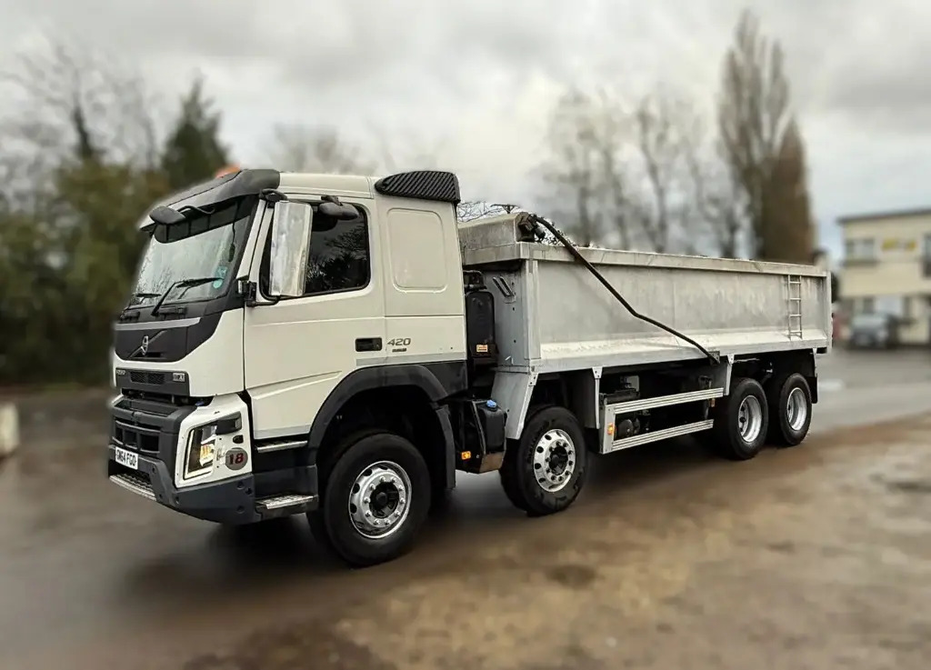 Volvo FMX 420 8x4 Tipper - RHD - Billenőplatós teherautó: 1 kép. Volvo FMX 420 8x4 Tipper - RHD - Billenőplatós teherautó: 1 kép.