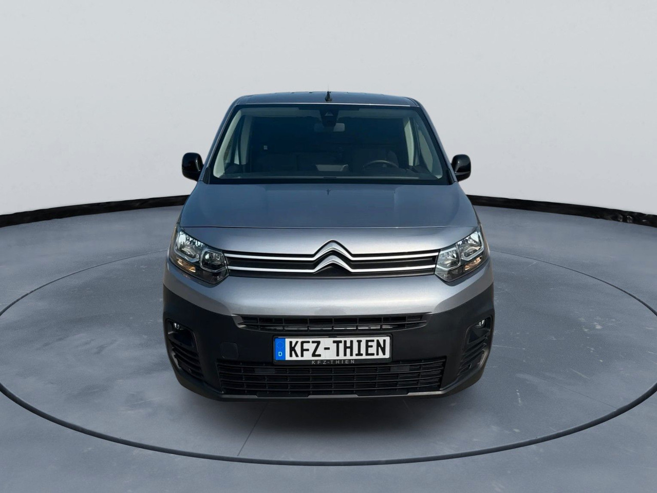 Citroën Berlingo Kasten Club | Klima, 3 Sitzer, Durchlad - Kisbusz: 2 kép. Citroën Berlingo Kasten Club | Klima, 3 Sitzer, Durchlad - Kisbusz: 2 kép.