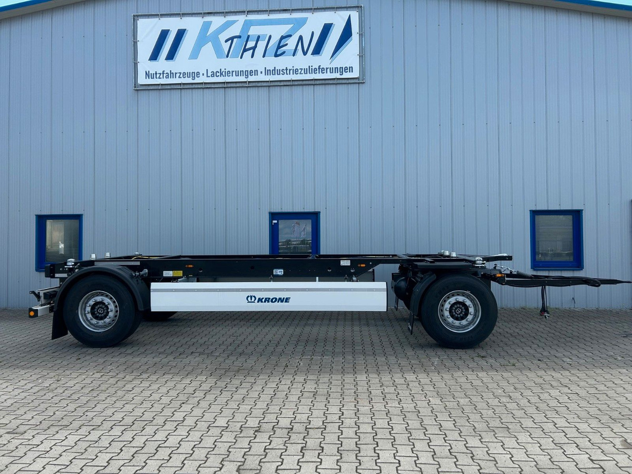 Krone AZW 18 eL3B9 22,5" BDF Box Carrier Neufahrzeug - Pótkocsi cserefelépítményes: 1 kép. Krone AZW 18 eL3B9 22,5" BDF Box Carrier Neufahrzeug - Pótkocsi cserefelépítményes: 1 kép.