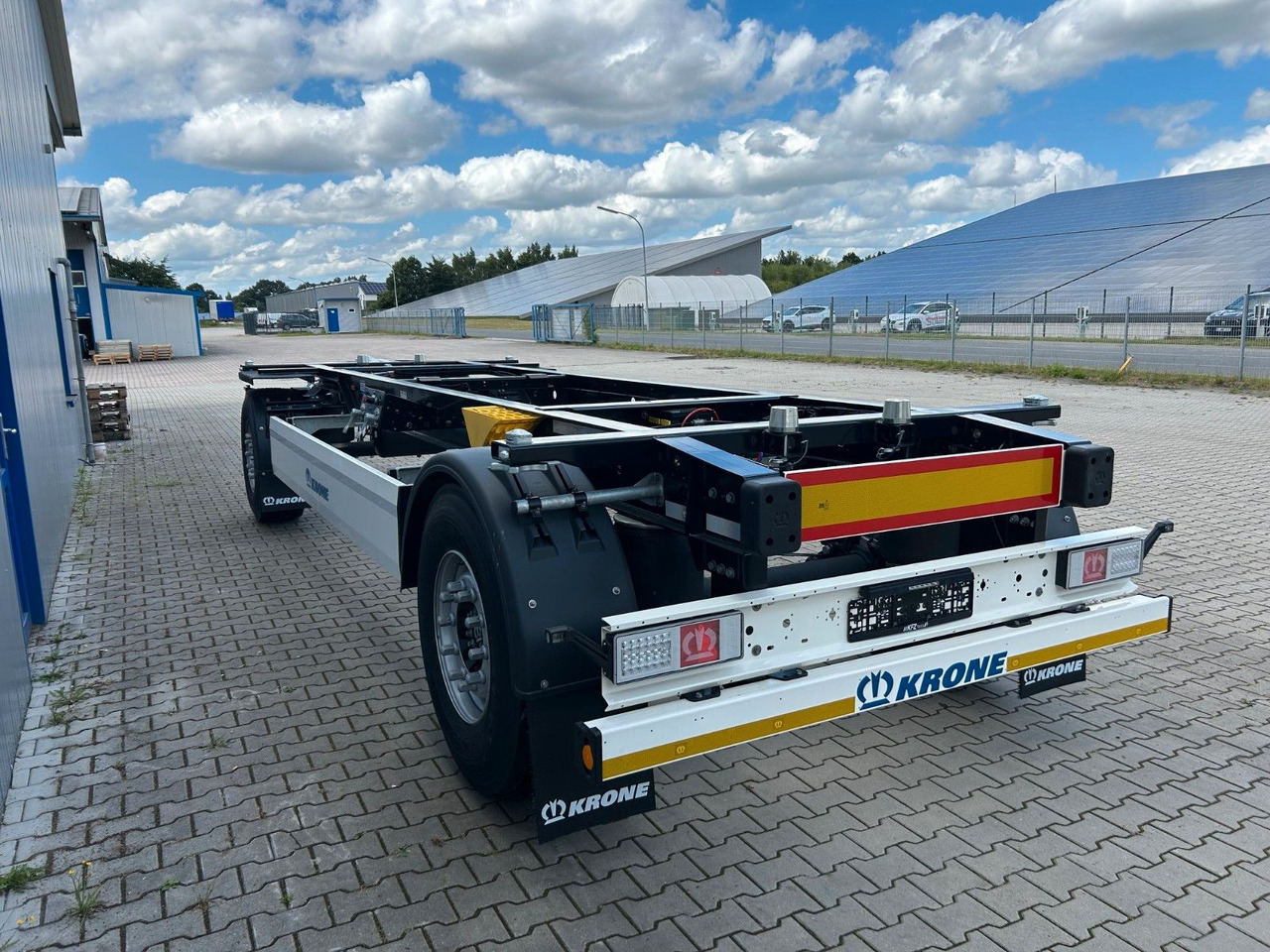 Krone AZW 18 eL3B9 22,5" BDF Box Carrier Neufahrzeug - Pótkocsi cserefelépítményes: 4 kép. Krone AZW 18 eL3B9 22,5" BDF Box Carrier Neufahrzeug - Pótkocsi cserefelépítményes: 4 kép.