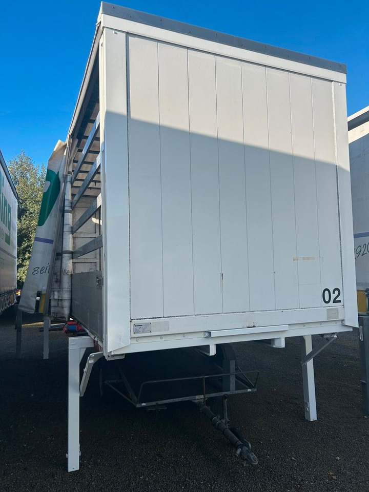 Krone WP7,3 LS5-CS Bordwand/Plane - Ponyvás felépítmény: 1 kép. Krone WP7,3 LS5-CS Bordwand/Plane - Ponyvás felépítmény: 1 kép.