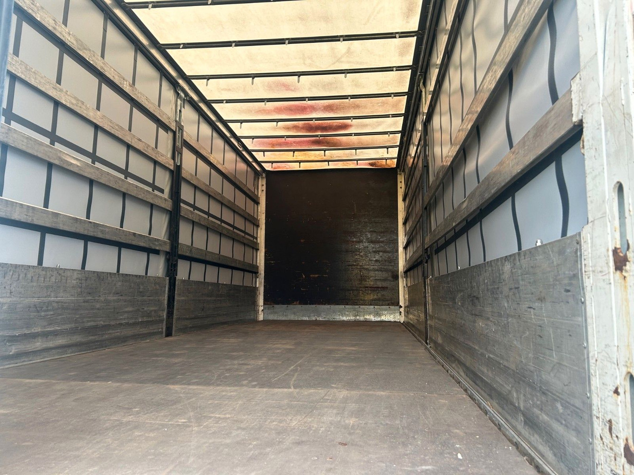 Wecon 6x Wechselpritschen Schiebeplane/Bordwand WP745S - Ponyvás felépítmény: 2 kép. Wecon 6x Wechselpritschen Schiebeplane/Bordwand WP745S - Ponyvás felépítmény: 2 kép.