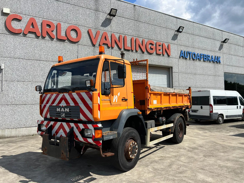 MAN LE 18.280 4x4 - Billenőplatós teherautó: 1 kép. MAN LE 18.280 4x4 - Billenőplatós teherautó: 1 kép.