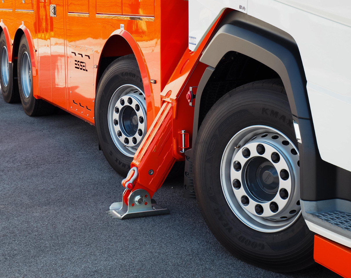 DAF530 FAD 8x4 T-REX 5- winches WHITE RHD - Vontató: 5 kép. DAF530 FAD 8x4 T-REX 5- winches WHITE RHD - Vontató: 5 kép.