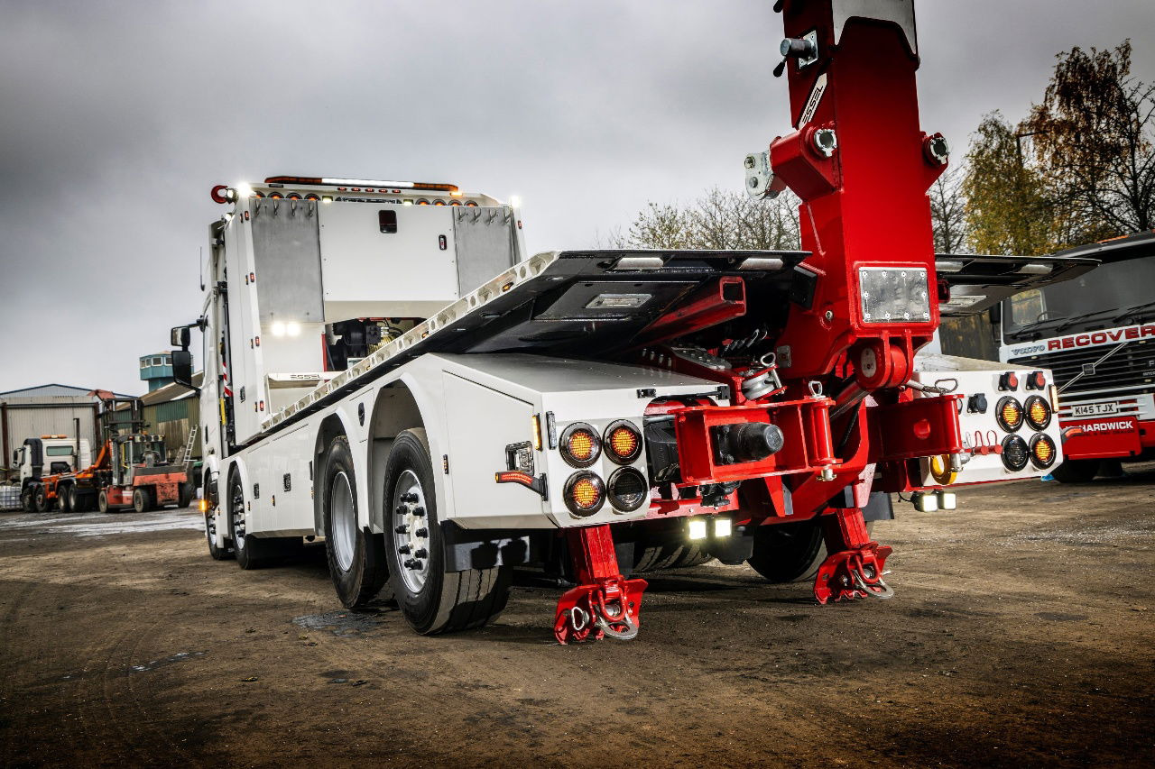 Scania R560 ET12000 R560 B8x26NB NEW in White or RED - Vontató: 2 kép. Scania R560 ET12000 R560 B8x26NB NEW in White or RED - Vontató: 2 kép.