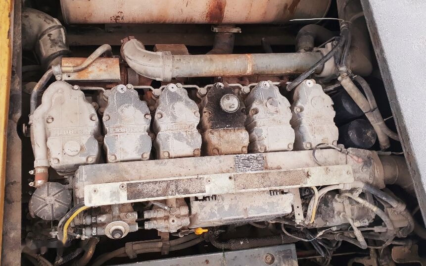 Liebherr D936L A6 - Motor - Gumikerekes homlokrakodó: 3 kép. Liebherr D936L A6 - Motor - Gumikerekes homlokrakodó: 3 kép.