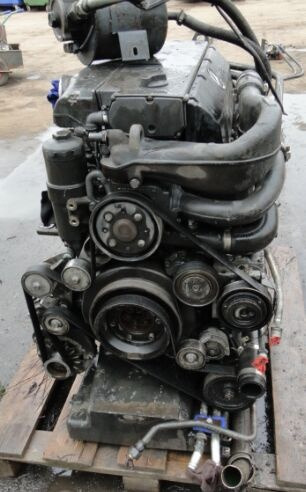 Mercedes-Benz Econic OM906LA - Motor - Teherautó: 2 kép. Mercedes-Benz Econic OM906LA - Motor - Teherautó: 2 kép.